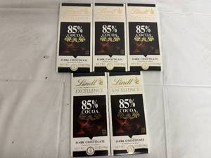 lot 228 image: 5 Lindt Dark Chocolate Bars