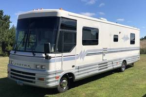 lot 1 image: 1994 Winnebago Vectra 34 9 RV