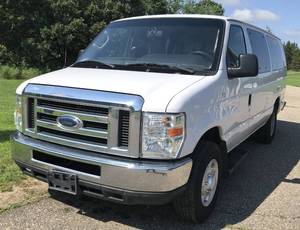 lot 4 image: 2013 Ford E350 XLT