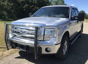 lot 2 image: 2010 Ford F150 XLT 4X4