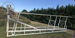 lot 4 image: 20 Aluminum Scissors Pontoon Lift