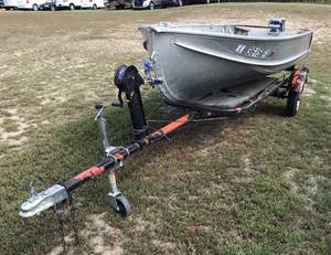 lot 6 image: 2000 Appleby 14 Boat wTrailer