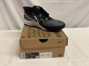 lot 364 image: Size 5Y Nike Kyrie 8 GO (GS)