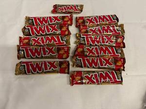 lot 10 image: 12x Twix Candy Bars (Share Size 1 Regular Size)
