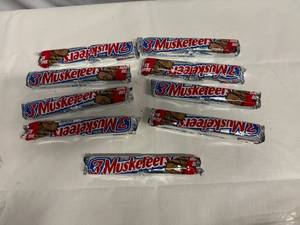 lot 13 image: 9x 3 Musketeers Share Size
