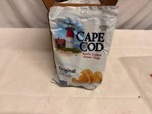 lot 37 image: 6x Cape Cod Kettle Cooked Potatoe Chips
