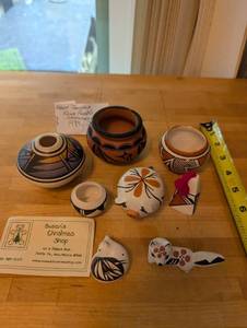 lot 19 image: Collection of 7 Native American Miniature Pottery and Figurines, Acoma Pueblo, Robert Tenorio & P. Jim