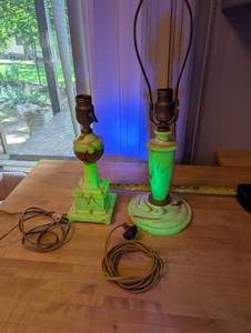 lot 22 image: Pair of Vintage Uranium Swirled Slag Glass Table Lamps