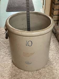 lot 500 image: Red Wing Union Stoneware 10 Gallon Crock with Handles