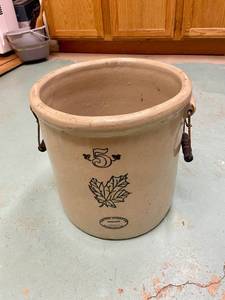 lot 501 image: Western Stoneware 5 Gallon Crock with Maple Leaf Design