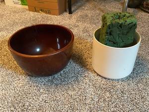 lot 515 image: Set of 2 Decorative Bowls Floral Stoneware and Planter Pot