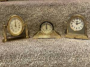lot 536 image: Set of 3 Brass Tabletop Clocks Howard Miller Linden Quartz