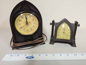 lot 545 image: Lot of 2 Vintage Art Deco Mantel and Alarm Clocks