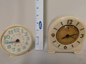 lot 547 image: Pair of Vintage Alarm Clocks - Westclox and Westinghouse