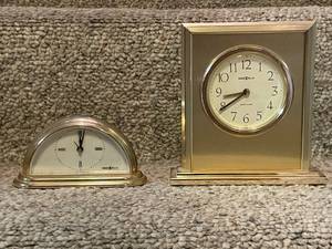 lot 548 image: Howard Miller Desk and Mantel Clock Set with Gold Tone Finish