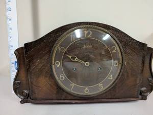 lot 582 image: Junghans Vintage Mantel Clock with Wooden Case and Pendulum