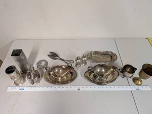 lot 588 image: Vintage Mixed Lot of Silverplate Tableware and Serving Pieces