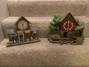 lot 607 image: Lot of 2 Vintage Decorative Wall Clocks Spartus Mill House and General Store Designs