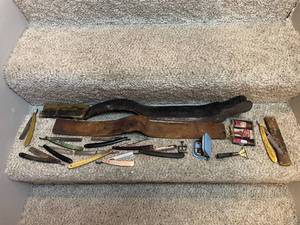 lot 610 image: Vintage Straight Razors, Safety Razors, Leather Strops and Accessories Collection