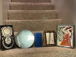 lot 620 image: Collection of 5 Vintage Mirrors and Art Glass Panels
