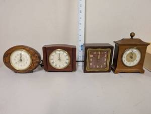 lot 628 image: Set of 4 Vintage Seth Thomas and Westclox Wooden Mantel Clocks
