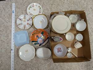 lot 654 image: Collection of Vintage Porcelain and China Dishes and Cups