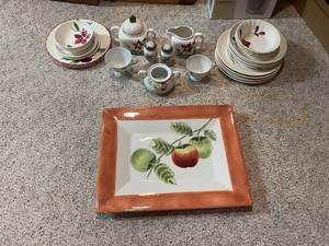 lot 659 image: Vintage Hand Painted Nippon China and Decorative Collectibles Assortment