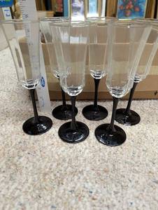 lot 671 image: Set of 6 Clear Champagne Flutes with Black Stems