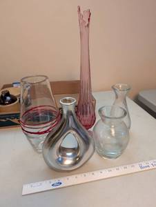 lot 721 image: Collection of 5 Decorative Glass Vases Assorted Styles