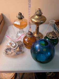 lot 726 image: Group of Vintage Oil Lamps and Lamp Parts