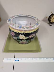 lot 730 image: Decorative Chinese Porcelain Fish Bowl with Stand