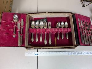 lot 733 image: 1847 Rogers Bros Silverplate Flatware Set in Original Case
