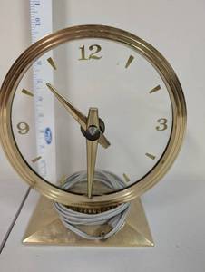lot 749 image: Vintage Brass Mid-Century Electric Desk Clock