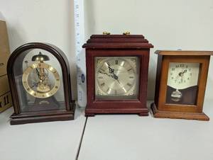 lot 785 image: Set of 3 Mantel Clocks with Wood Cases
