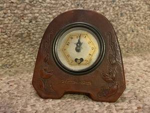 lot 794 image: Vintage Heco Art Deco Mantel Clock with Tooled Leather Case
