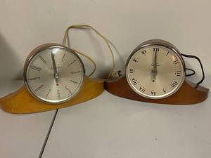 lot 797 image: Pair of Vintage Seth Thomas Electric Mantel Clocks