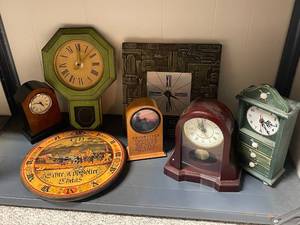 lot 823 image: Collection of 7 Vintage and Decorative Mantel and Wall Clocks
