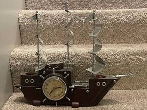 lot 826 image: Vintage United Model 431 Ship Mantel Clock with Spinning Sails