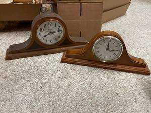 lot 836 image: Set of 2 Mantel Clocks Windsor and Quartz Wood Case