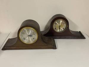 lot 848 image: Set of 2 Vintage Mantel Clocks - Plymouth and Ingraham