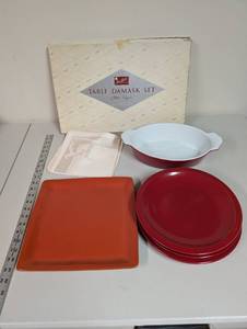lot 918 image: Kitchenware Collection with Table Damask Set, Plates, and Bakeware