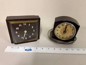 lot 552 image: Set of 2 Vintage Alarm Clocks Mid-Century Electric Tabletop