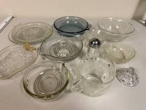 lot 613 image: Vintage Glassware Collection with Serving Dishes, Citrus Juicer, and More