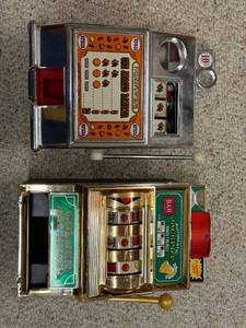 lot 696 image: Set of 2 Vintage Slot Machine Bank Toys - One Armed Banker and Golden Jackpot