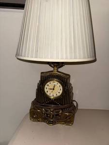 lot 709 image: Antique Art Deco Electric Clock Lamp with Shade