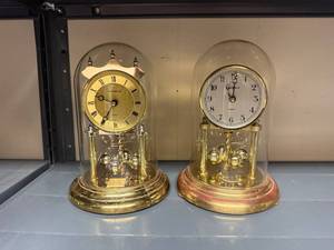 lot 803 image: Set of 2 Quartz Anniversary Mantel Clocks - Portsmouth and Howard Miller