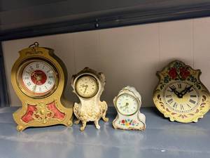 lot 807 image: Set of 4 Vintage Decorative Mantel Clocks Assorted Styles