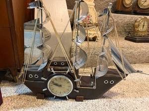 lot 818 image: Vintage United Ship Wheel Nautical Clock with Metal Sails