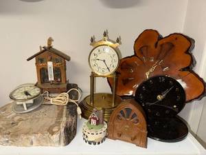 lot 859 image: Collection of 6 Vintage and Unique Decorative Clocks