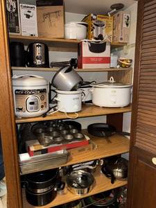 lot 868 image: Large Kitchen Appliance and Cookware Lot with Small Appliances and Bakeware
